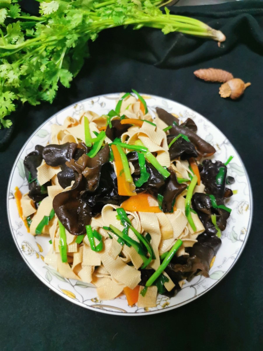 Fried Tofu Skin with Fungus recipe