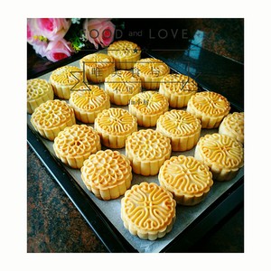 Cantonese-style Moon Cakes (3 Flavors) recipe