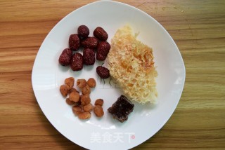 Sweet Soup with Red Dates, Longan and Tremella recipe