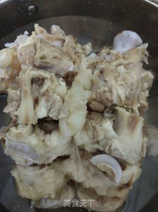 Roasted Pork Knuckles with Carrots recipe