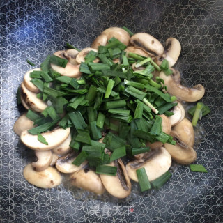 Stir-fried Mushrooms with Leek recipe