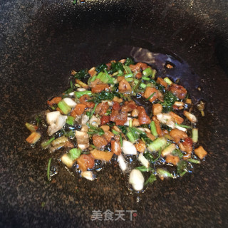 Stir-fried Chinese Cabbage with Oil Dregs recipe