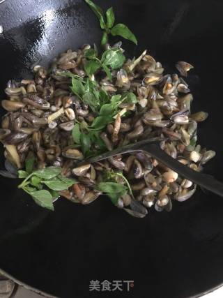 Stir-fried Sea Melon Seeds with Nine Layers recipe