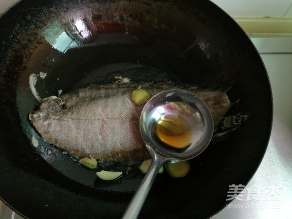 Stewed Flat Fish with Seafood Mushrooms recipe