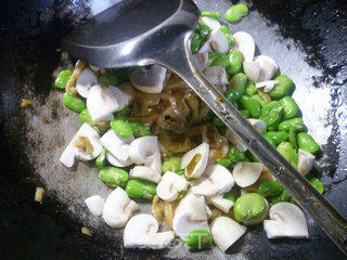 Fried Broad Beans with Mustard and Mushrooms recipe