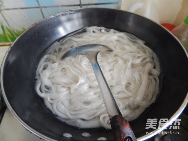 Hot and Sour Wide Noodles recipe