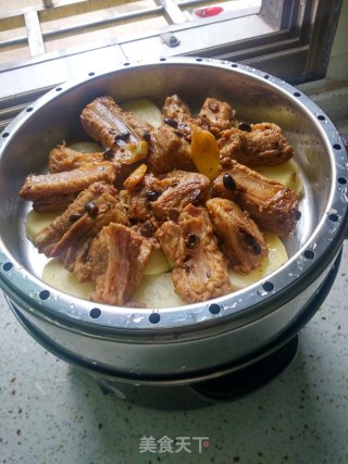 Steamed Pork Ribs with Potatoes recipe