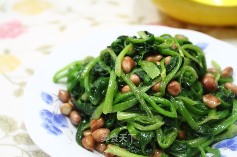 Spinach Mixed with Peanuts recipe