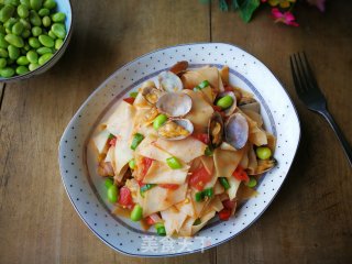 Fried Noodles with Clams and Tomatoes recipe