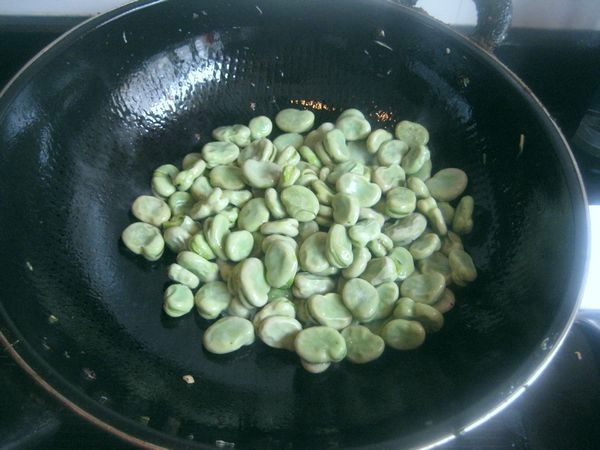 Fried Broad Beans with Sauerkraut recipe