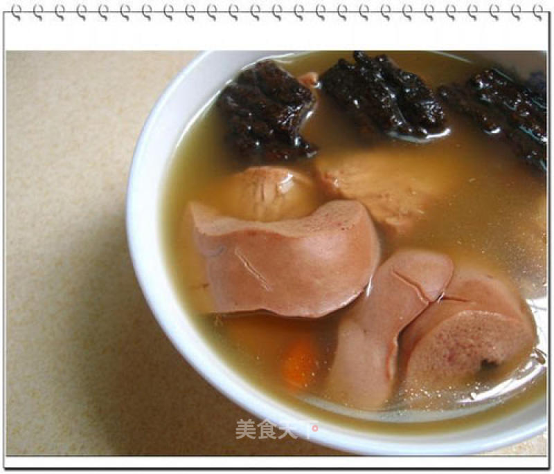 Eucommia and Morinda Pork Loin Soup recipe