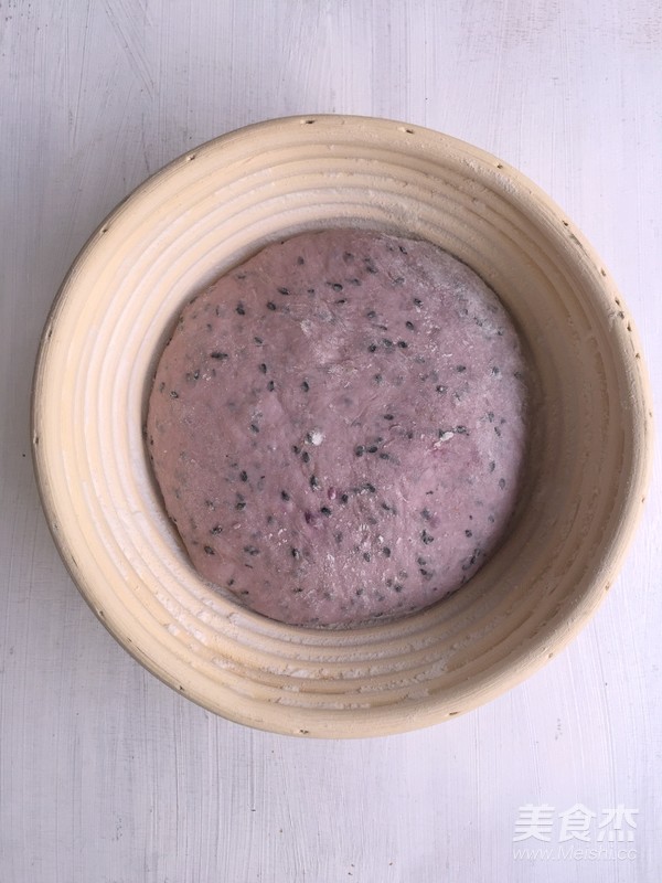 Oil-free, Sugar-free Purple Sweet Potato and Black Sesame European Buns recipe