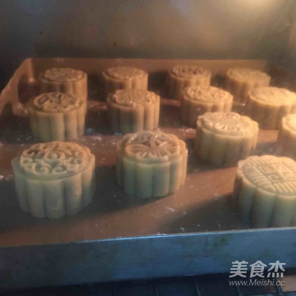 Cantonese Bean Paste Mooncake recipe