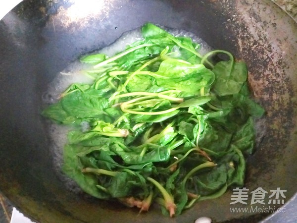 Spinach Congee with Pine Nuts recipe