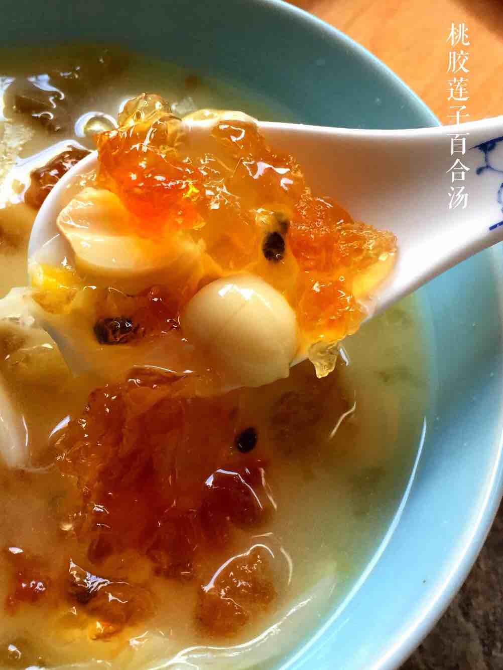 Soothe The Nerves, Moisten The Lungs and Relieve Fatigue, Peach Gum, Lotus Seeds and Lily Soup