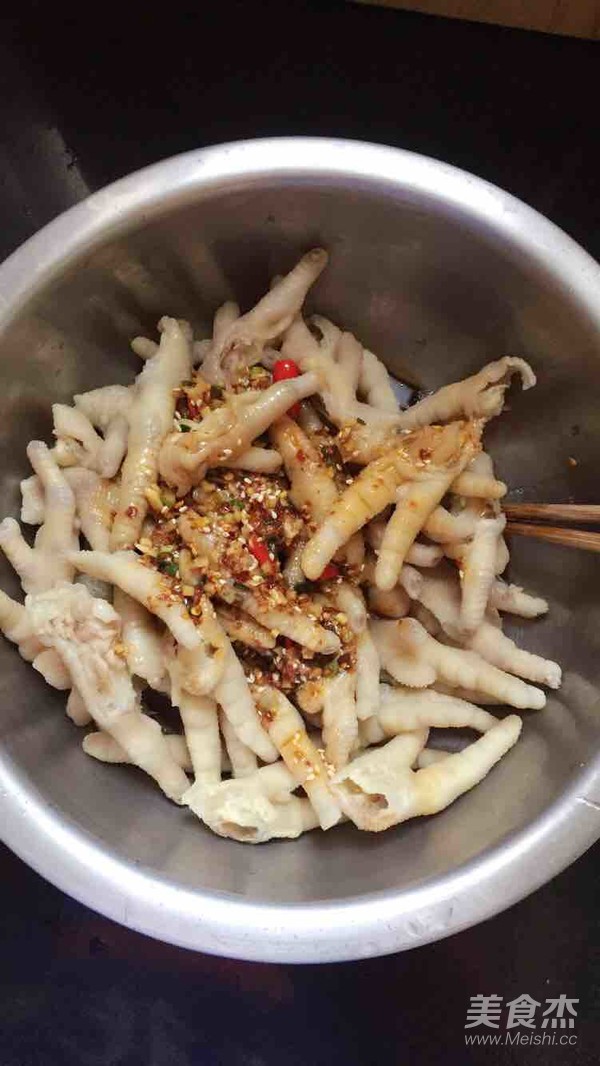 Spicy Red Oil Chicken Feet recipe