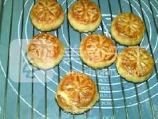 Cantonese Style Coconut Mooncake recipe