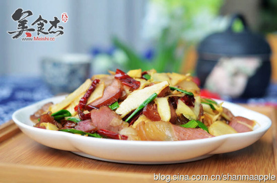 Stir-fried Bacon with Winter Bamboo Shoots recipe