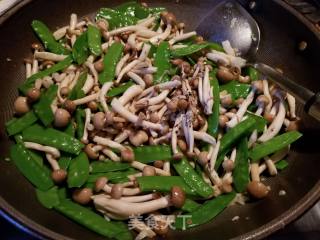 Fried Crab Mushrooms with Snow Peas recipe