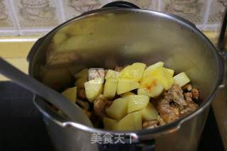 Roasted Pork Ribs with Potatoes recipe