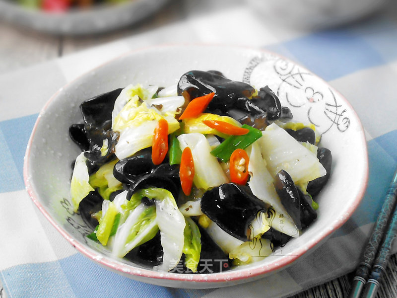 Stir-fried Cabbage with Fungus recipe