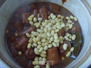 Fragrant and Soft Glutinous---soya Bean Braised Pork Tail recipe