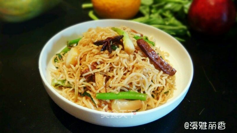 Steamed Noodles with Dried Beans and Garlic Vegetables recipe