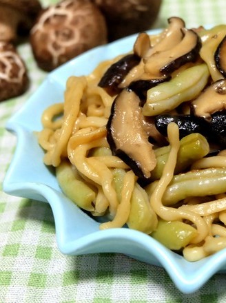 Braised Noodles with Mushrooms and Beans
