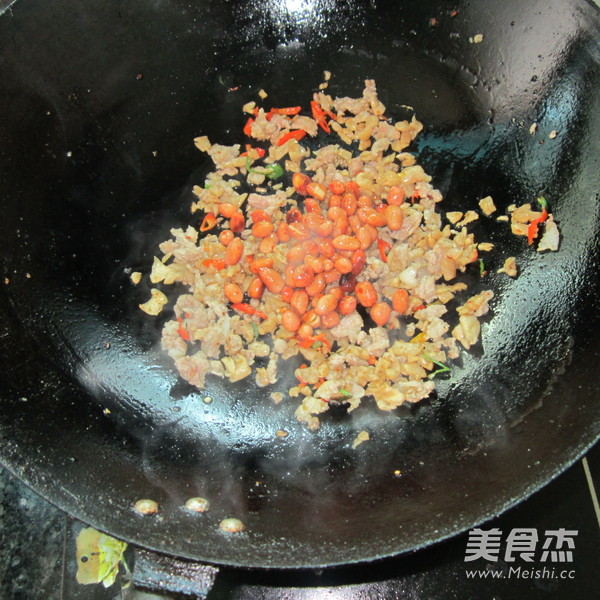 Peanuts, Minced Meat and Dried Radish recipe