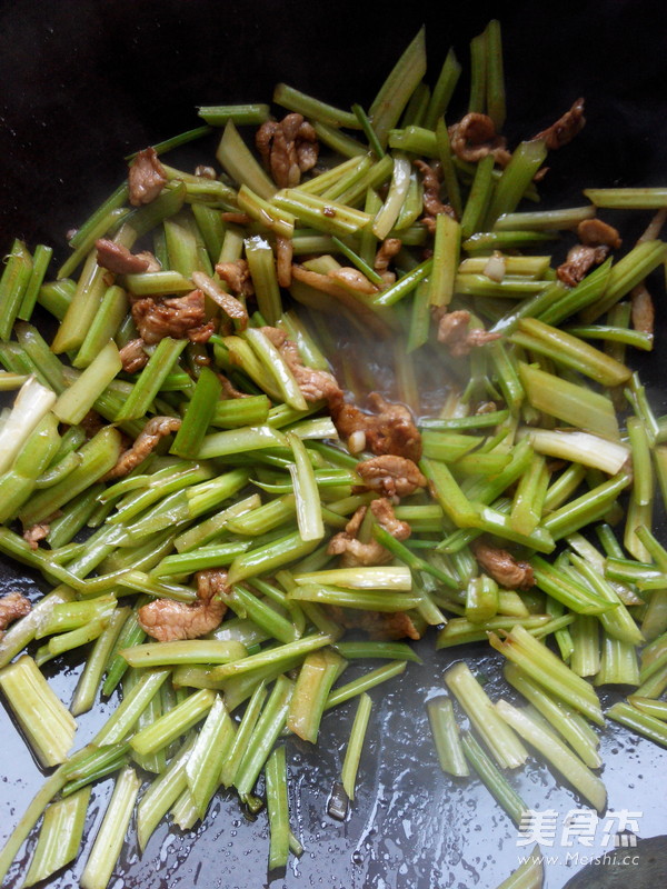 Celery Stir-fried Noodles recipe