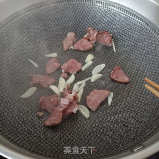 Stir-fried Portulaca Stem with Pork Tongue recipe