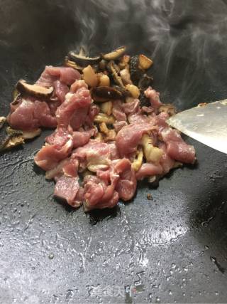 Stir-fried Pork with Shiitake and Okra recipe