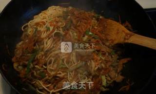 Fried Noodles with Shredded Pork and Vegetables recipe