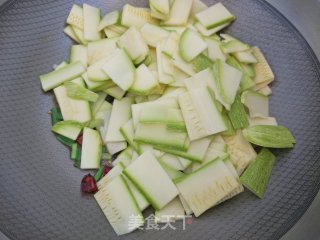 Stir-fried Mushrooms with Summer Melon recipe