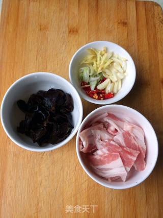 Stir-fried Pork with Chinese Cabbage Vermicelli recipe