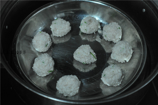 Glutinous Rice and Lotus Root Meatballs recipe
