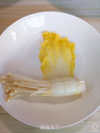 A Delicious Vegetarian "pickled Pepper Vermicelli Steamed Golden Needle Roll" recipe