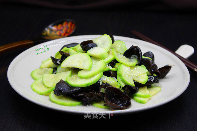 Fried Yunnan Melon with Fungus recipe