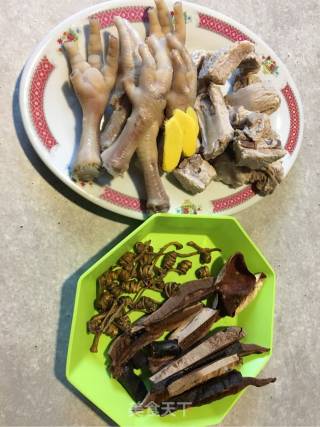 Dendrobium Ganoderma and Tangerine Peel Pork Ribs recipe