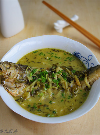 Yellow Croaker with Pickled Vegetables recipe