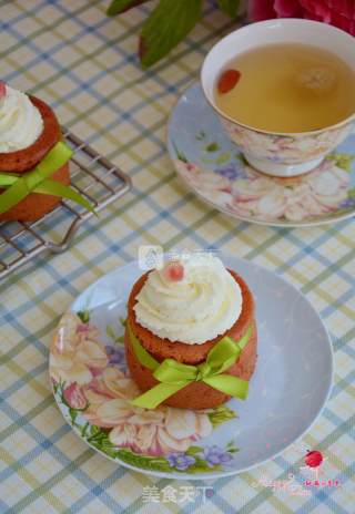 Creamy Red Yeast Cake Cup recipe