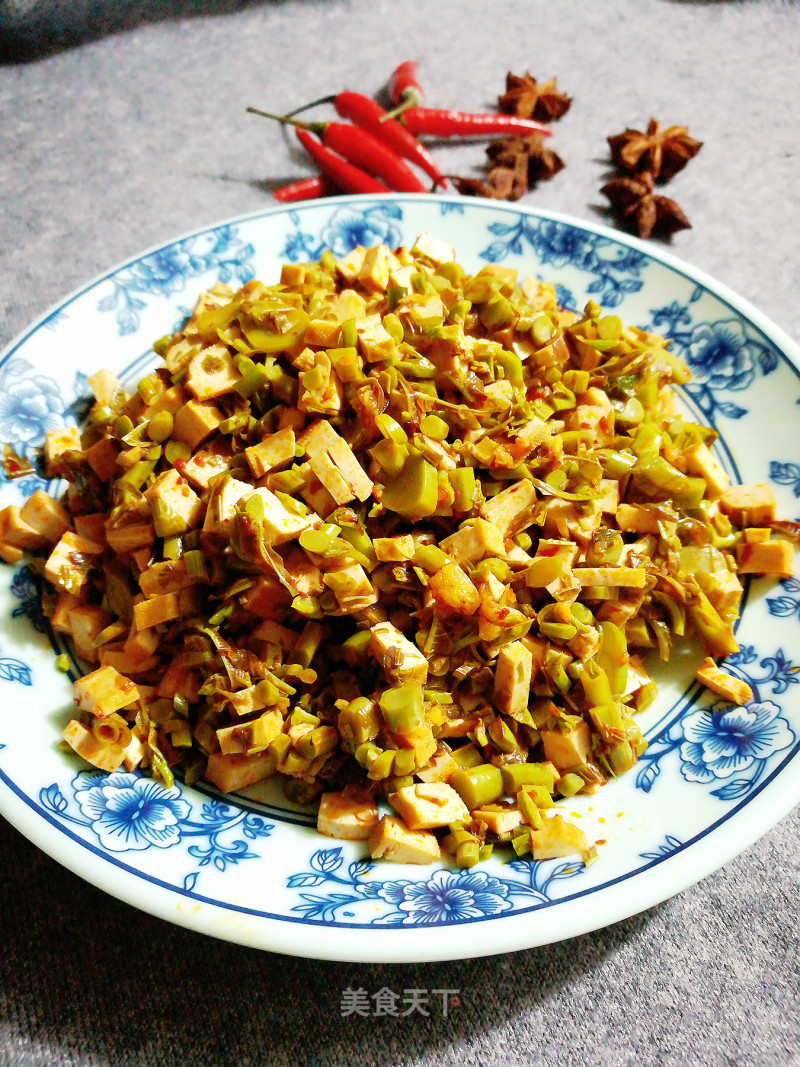 #春食野菜香# Toon Mixed with Dried Bean Curd recipe
