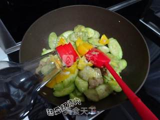 Fried Loofah with Sliced Pork recipe