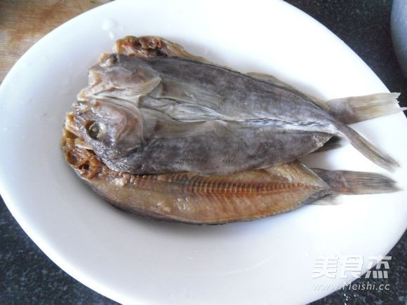 Steamed Salted Fish with Green Onion and Ginger recipe