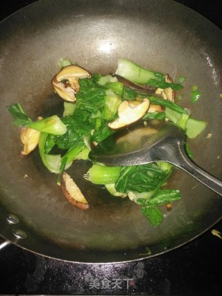 Stir-fried Shanghai Green with Mushrooms recipe
