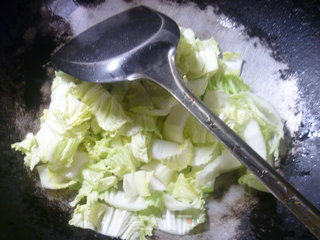 Stir-fried Three-color Rice Cake with Ham and Cabbage Cores recipe