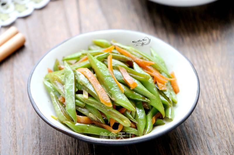 Stir-fried Beans with Carrots recipe