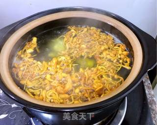 Winter Warming-stewed Chicken with Cordyceps Flower recipe