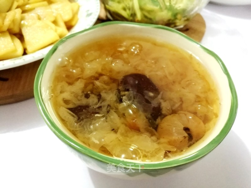 Tremella, Red Dates and Longan Soup
