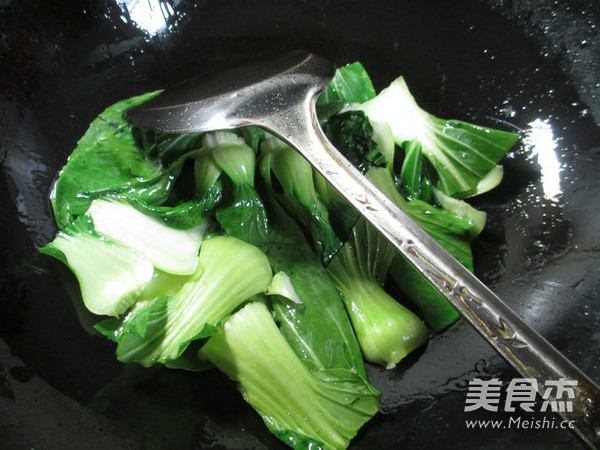 Boiled Rice Cakes with Greens and Crabs recipe